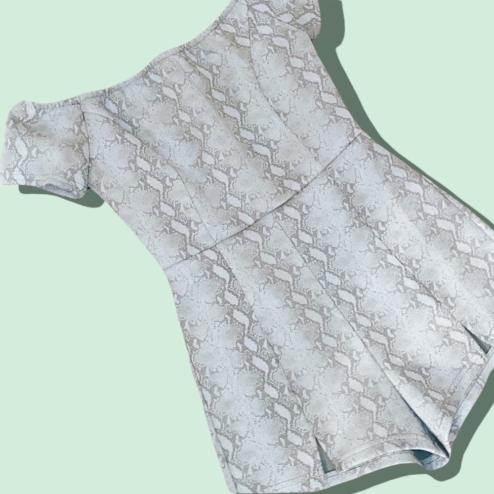 🐍 OFF-THE-SHOULDER ROMPER - Picture 3 of 4